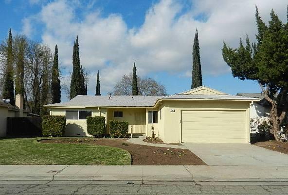 371 W Richert Ave, Clovis, CA 93612 photo 1