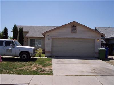 2041 Thompson Ave, Selma, CA 93662 photo 1