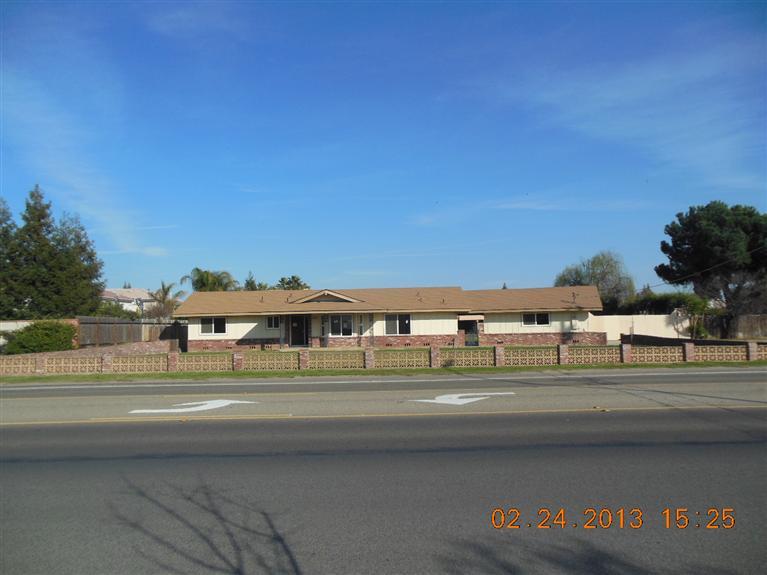 8710 N Maple Ave, Fresno, CA 93720 photo 1