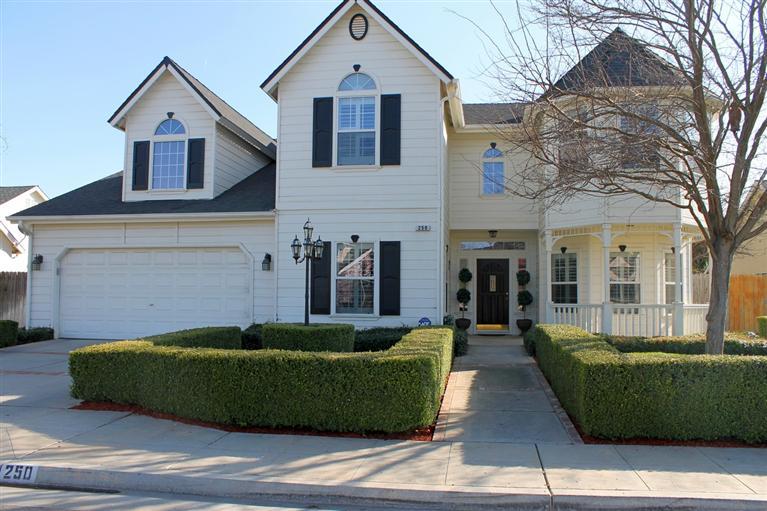 250 W Loyola Ave, Clovis, CA 93619 photo 1