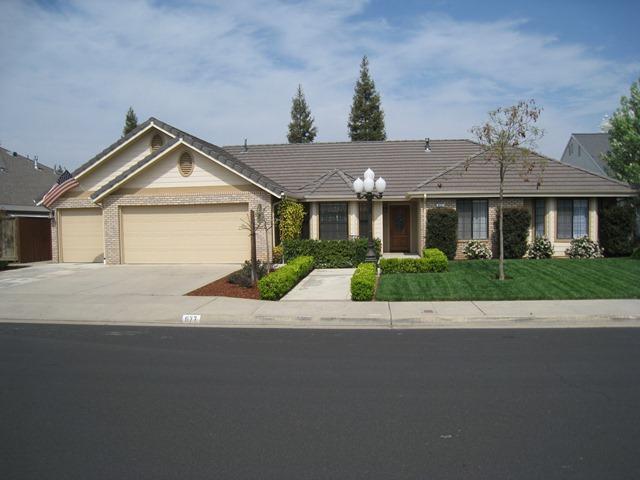 677 Cromwell Ave, Clovis, CA 93611 photo 1