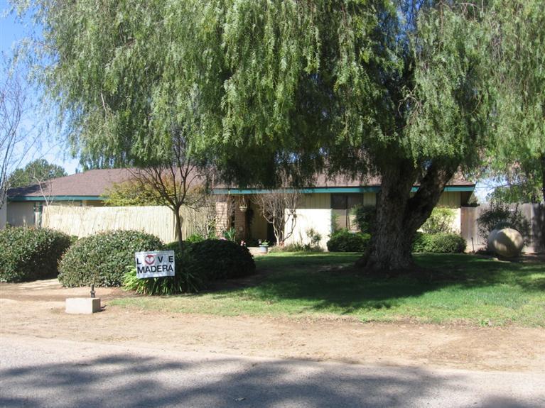 36249 Cloverleaf Ave, Madera, CA 93636 photo 1