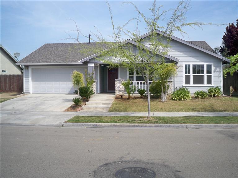 1893 E Cherry Ln, Reedley, CA 93654 photo 1