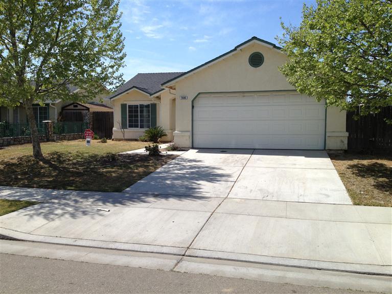 1685 Hume Dr, Sanger, CA 93657 photo 1
