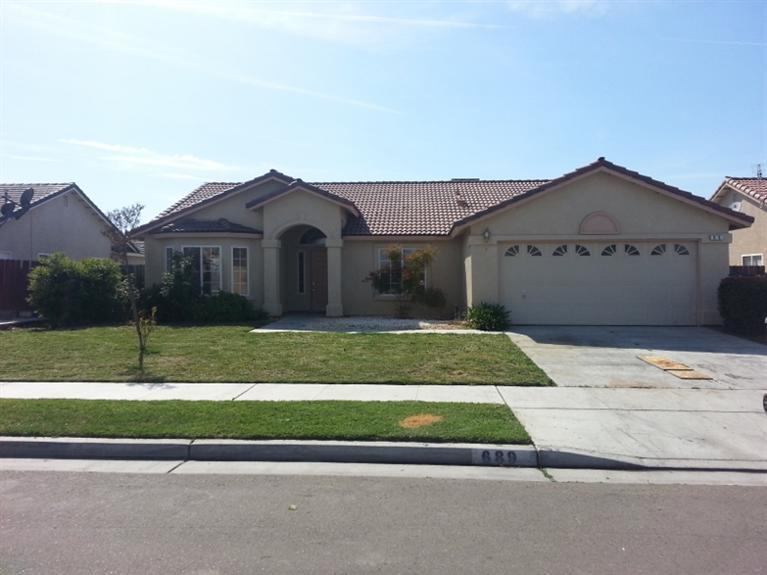 689 S 18th St, Kerman, CA 93630 photo 1