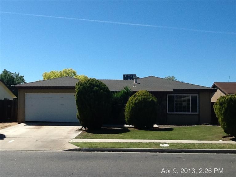 1208 Davis St, Madera, CA 93638 photo 1