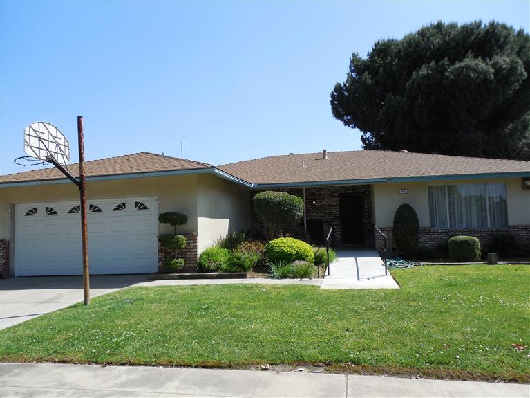 3041 E Warner Ave, Fresno, CA 93710 photo 1