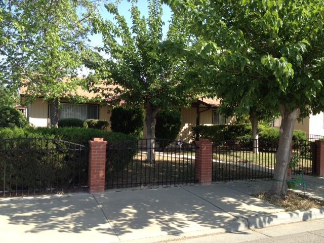 224 E Hawthorne St, Coalinga, CA 93210 photo 1