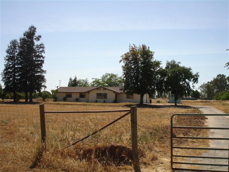 12810 Gleason Dr, Madera, CA 93636 photo 1