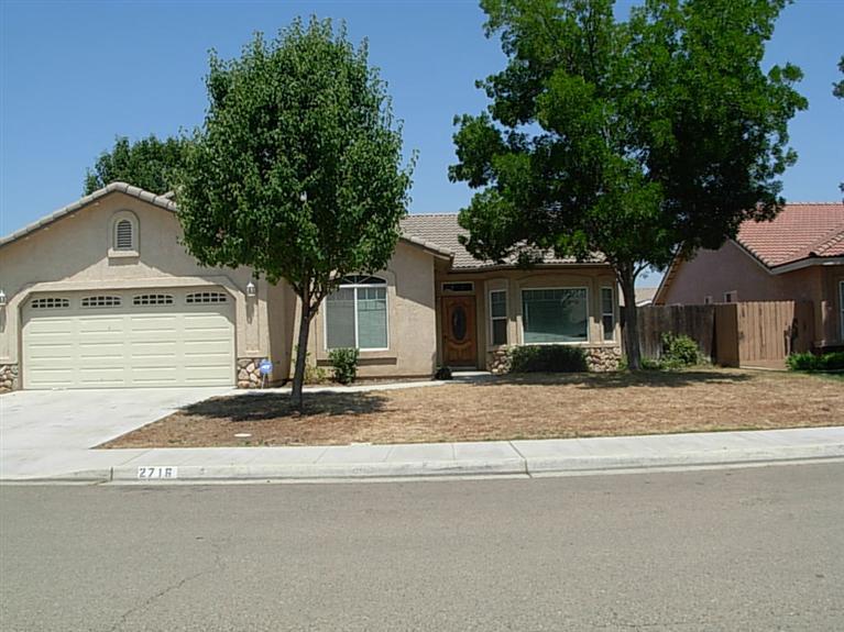2716 Hillcrest St, Selma, CA 93662 photo 1