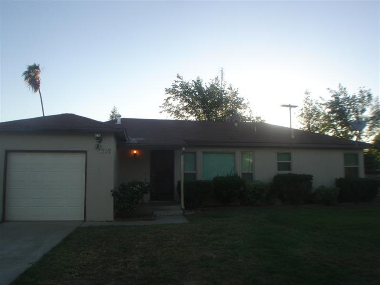 1707 Kister St, Sanger, CA 93657 photo 1