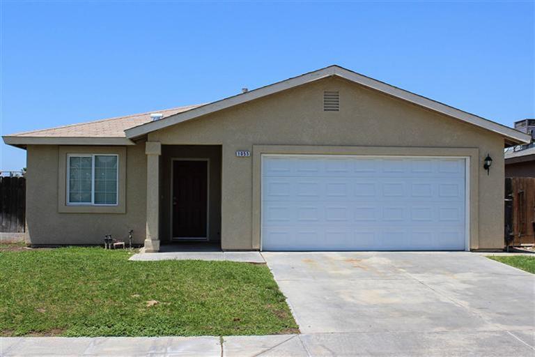 1055 Koufax Dr, Madera, CA 93638 photo 1