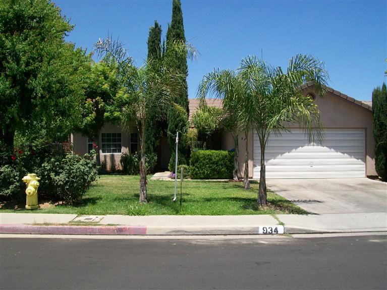 934 E Red Beaut Ave, Reedley, CA 93654 photo 1