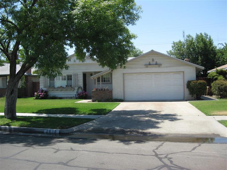 2616 E Hampton Way, Fresno, CA 93726 photo 1