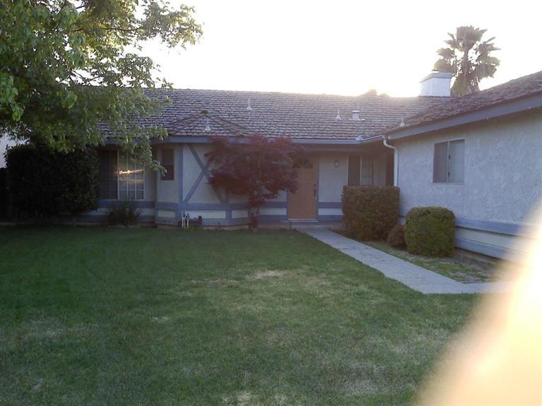 210 N Bush Ave, Clovis, CA 93612 photo 1