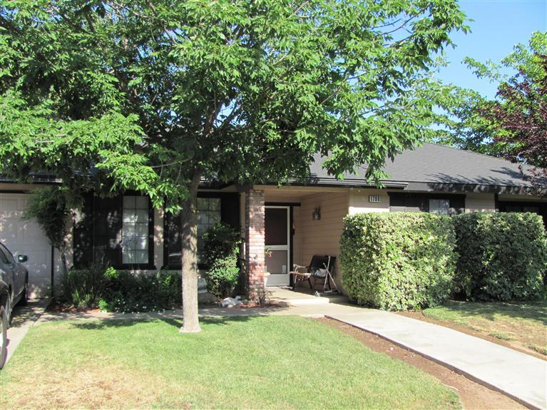 1708 Ash Ave, Clovis, CA 93611 photo 1
