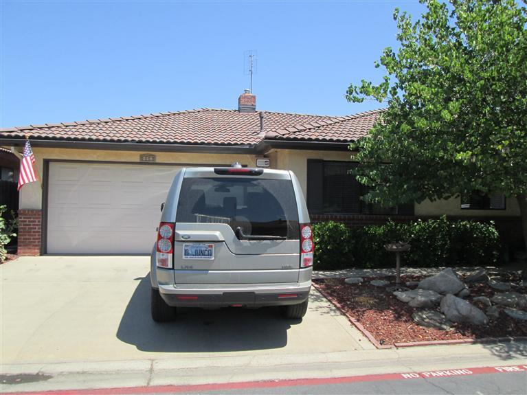892 E Frederick Ave, Fresno, CA 93720 photo 1