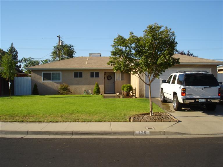 126 Rialto Ave, Clovis, CA 93612 photo 1