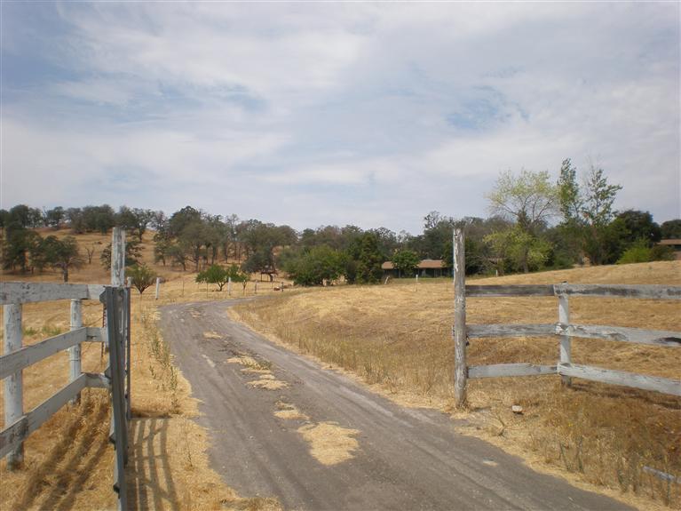33121 Wolverine Ln, Squaw Valley, CA 93675 photo 1