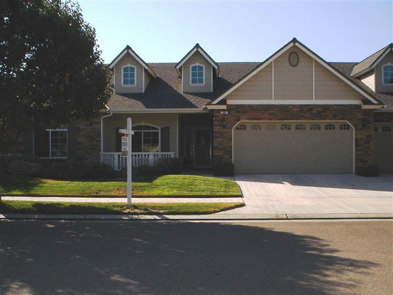 266 Moody Ave, Clovis, CA 93619 photo 1