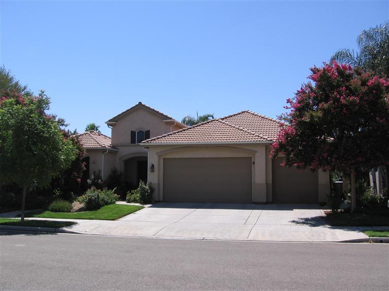 704 W Muncie Ave, Clovis, CA 93619 photo 1