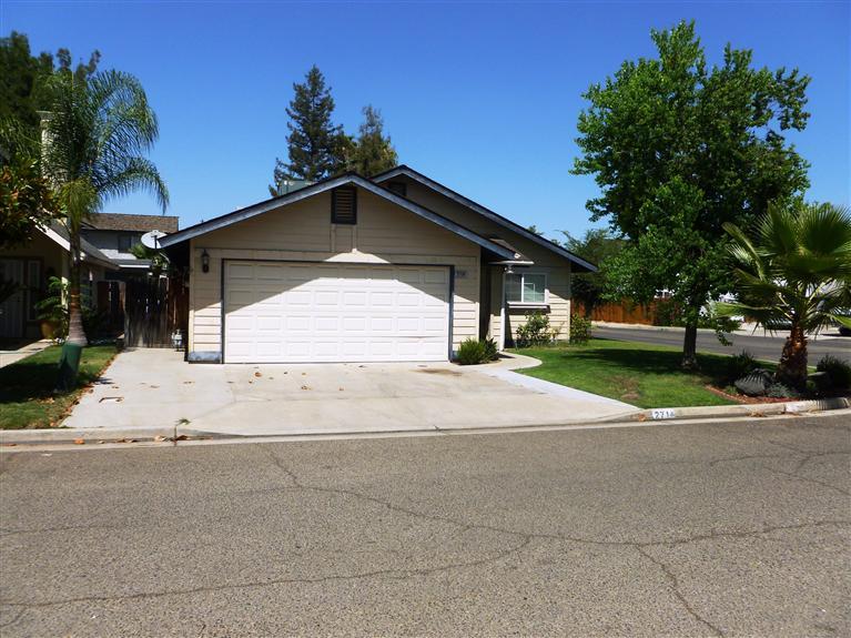 2714 Burnham St, Selma, CA 93662 photo 1