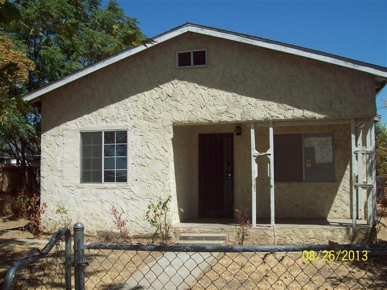 925 S D St, Madera, CA 93638 photo 1