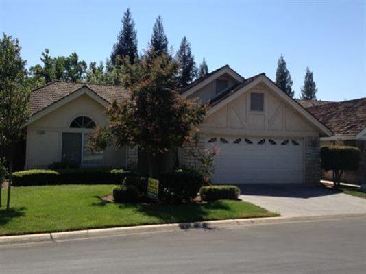 2330 Dawson Cove Ln, Clovis, CA 93611 photo 1