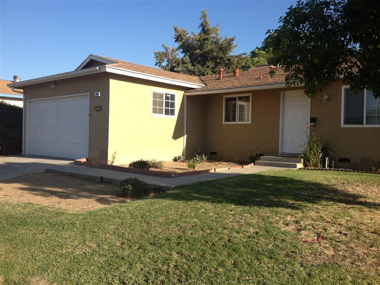 208 W Swift Ave, Clovis, CA 93612 photo 1