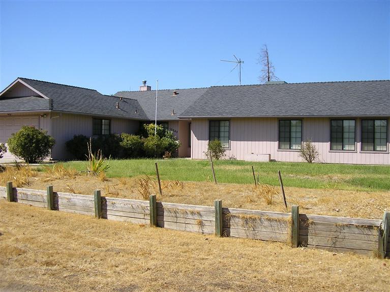 17242 Camden Dr, Madera, CA 93638 photo 1
