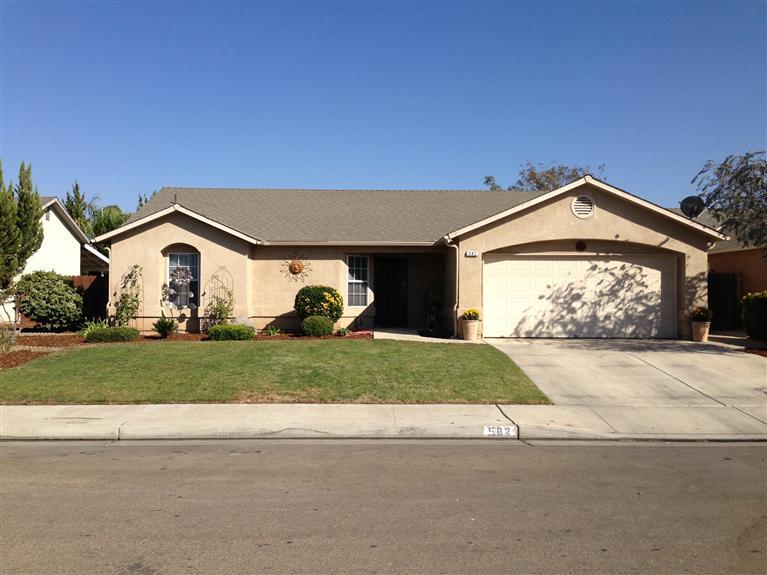 582 Morton Ave, Sanger, CA 93657 photo 1