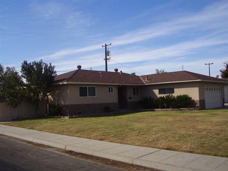 668 W Beverly Dr, Clovis, CA 93612 photo 1