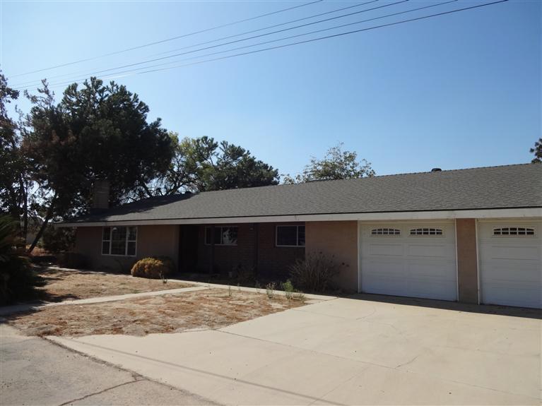 425 E Springfield Ave, Fresno, CA 93725 photo 1