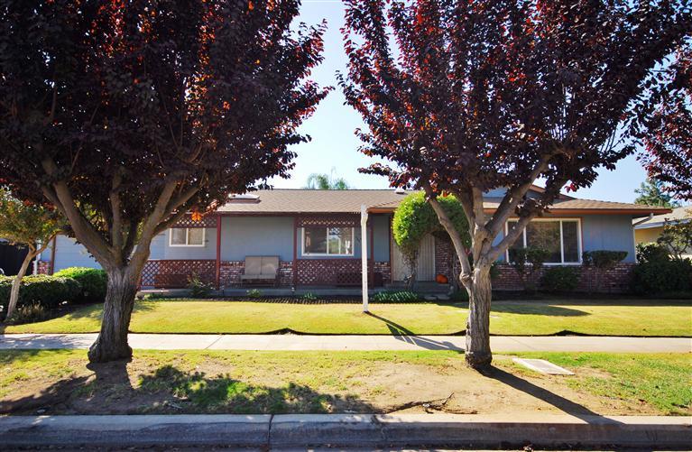 3067 E Warner Ave, Fresno, CA 93710 photo 1