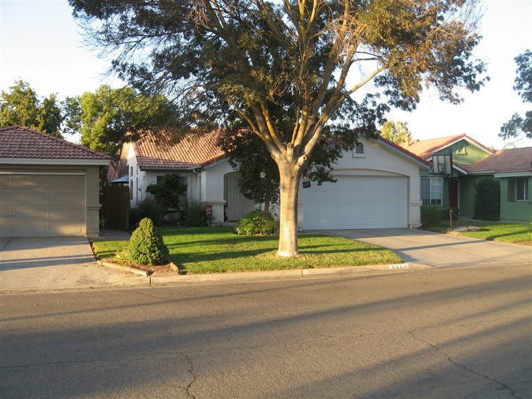 5666 W Sample Ave, Fresno, CA 93722 photo 1