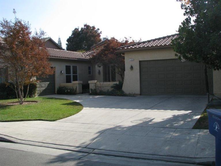 112 W Goshen Ave, Clovis, CA 93611 photo 1