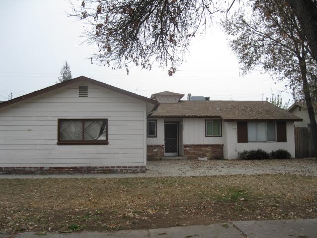 756 E Sunset Dr, Dinuba, CA 93618 photo 1