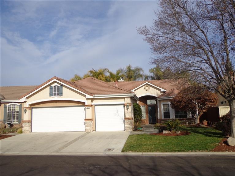 10558 E Ravenswood Way, Clovis, CA 93619 photo 1