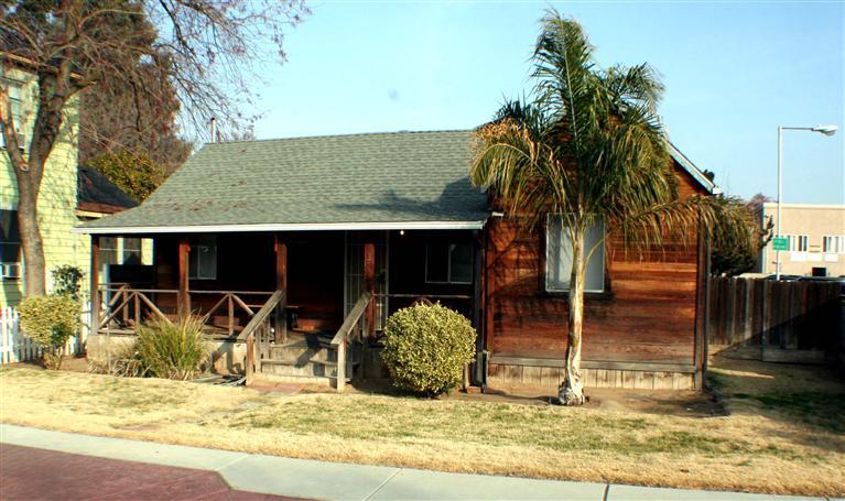 335 Woodworth Ave, Clovis, CA 93612 photo 1