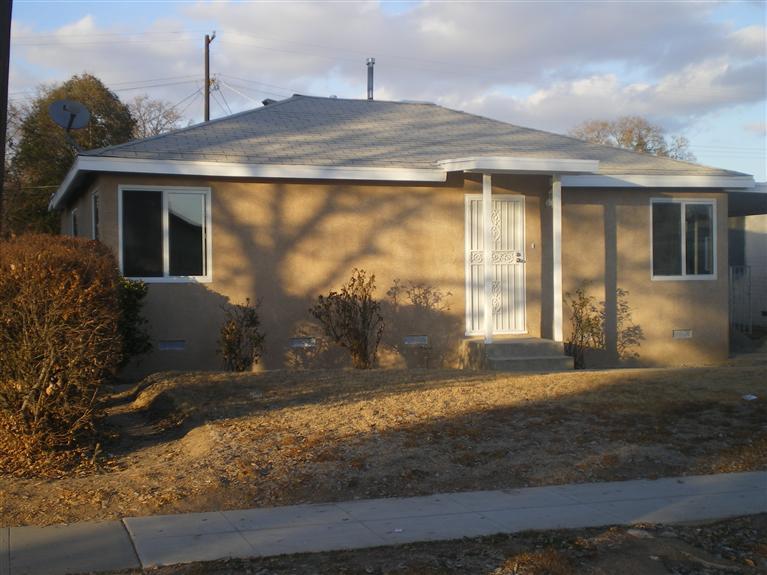 941 E Vine Ave, Fresno, CA 93706 photo 1