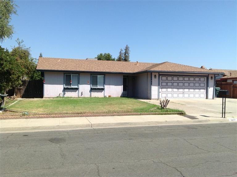 1421 Willow St, Exeter, CA 93221 photo 1