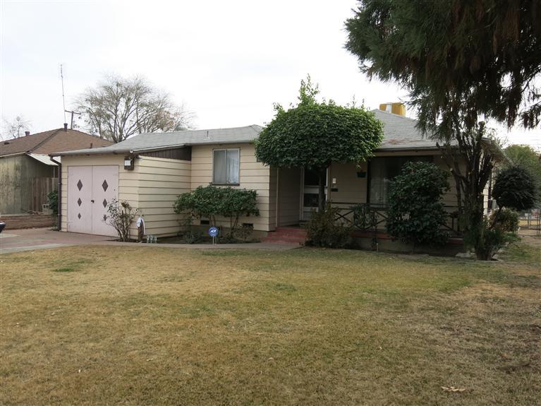 2113 Webster St, Sanger, CA 93657 photo 1