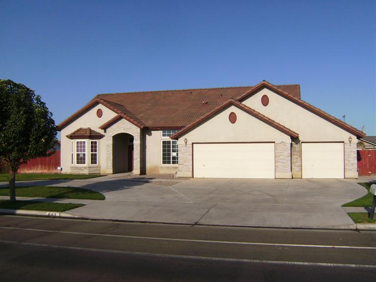 605 S Goldenrod Ave, Kerman, CA 93630 photo 1