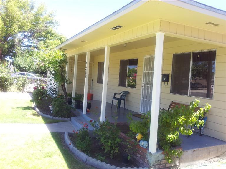 1212 P St, Sanger, CA 93657 photo 1