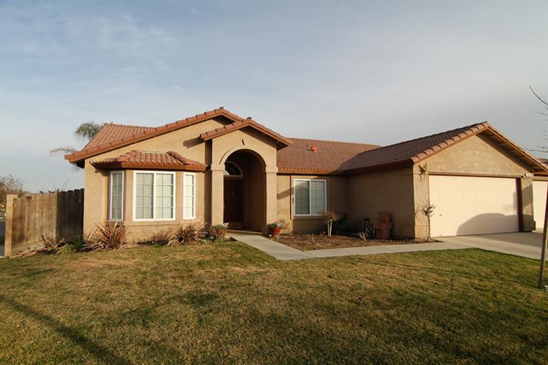 344 S Park Ave, Kerman, CA 93630 photo 1