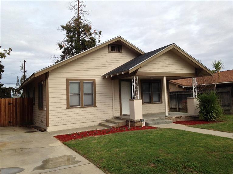 914 Q St, Sanger, CA 93657 photo 1