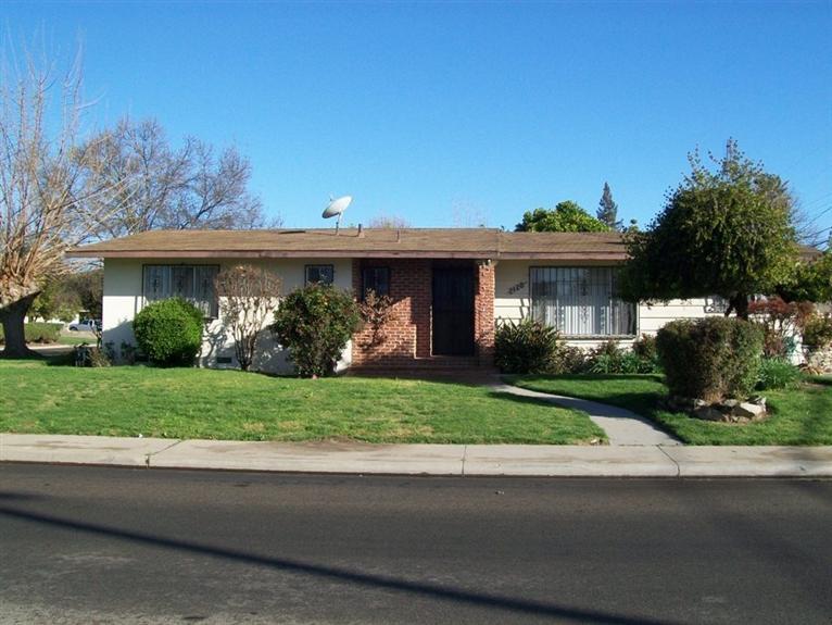 2120 Cherry Ave, Sanger, CA 93657 photo 1