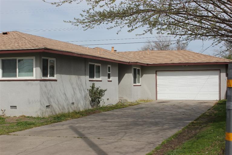3903 E Shields Ave, Fresno, CA 93726 photo 1