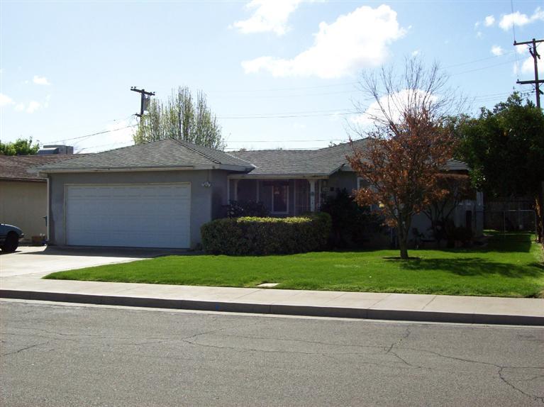 1405 Oak St, Selma, CA 93662 photo 1