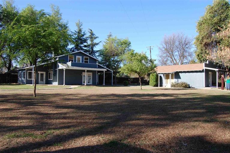 70 S Rainbow Ave, Sanger, CA 93657 photo 1